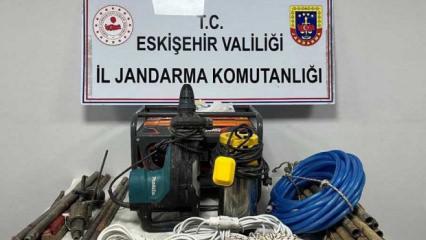Eskişehir'de ka&ccedil;ak kazı yapan 5 ş&uuml;pheli su&ccedil;&uuml;st&uuml; yakalandı