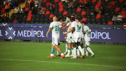 Gaziantep'te &Ccedil;aykur Rizespor r&uuml;zgarı! Fişi ilk yarıda &ccedil;ektiler