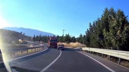 Hatalı sollama faciaya sebep oluyordu: Kafa kafaya &ccedil;arpışmadan saniyelerle kurtuldular