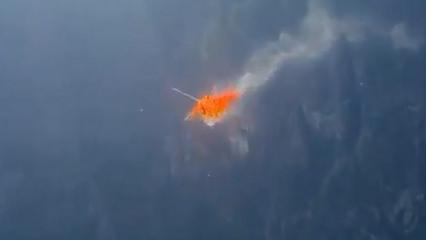 İtalya'da tellere &ccedil;arpan gyrocopter havada patladı!