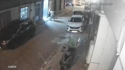 Kadına şiddeti engellemek isteyen polisleri bı&ccedil;akladılar: 4 ş&uuml;pheli tutuklandı