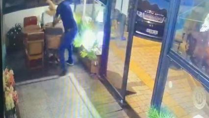 Kafede dehşet: Sessizce geldi, sopayla &ouml;ld&uuml;resiye d&ouml;vd&uuml;