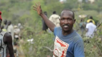 Kenya'da ke&ccedil;isini ararken altın buldu: T&uuml;m b&ouml;lgenin kaderi değişti