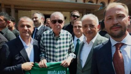 Marmaris&rsquo;te dikkat &ccedil;eken buluşma! Erdoğan&rsquo;a &ouml;zel forma...
