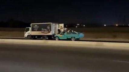 Mısır'da film sahnelerini aratmayan hırsızlık: Hareket halindeki kamyonu soydular