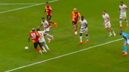 Rams Park'ta tartışmalı pozisyon! Galatasaray VAR'dan penaltı kazandı