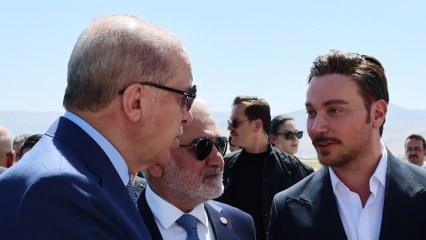 Sinan Ak&ccedil;ıl, Erdoğan&rsquo;la tokalaştığı anları paylaştı: "&Ouml;mr&uuml;mden yılları veririm"