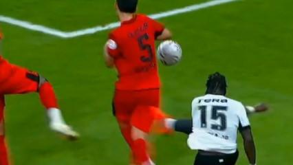Dolmabah&ccedil;e'de VAR devrede! Hakem penaltı noktasını g&ouml;sterdi