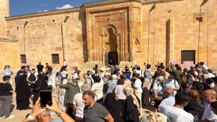 G&ouml;lge i&ccedil;in Sivas&rsquo;a akın ettiler! Namaz kılan insan detayı hayrete d&uuml;ş&uuml;r&uuml;yor