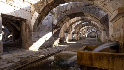 İzmir&rsquo;deki antik kentte yeni keşif: 3 yeni mekan ve duvar resimleri bulundu