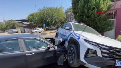 Polis aracıyla otomobil &ccedil;arpıştı: Yaralılar var