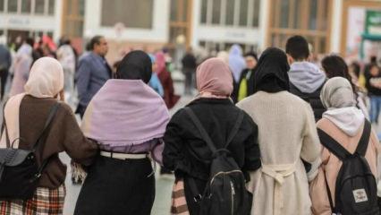 Avusturya'da baş&ouml;rt&uuml;s&uuml; yasağı başladı