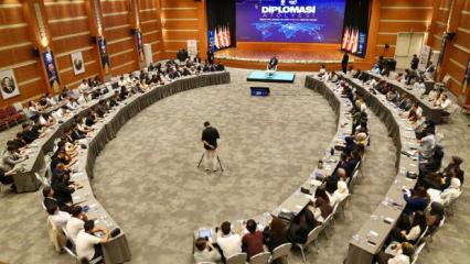 İstanbul&rsquo;da gen&ccedil;ler i&ccedil;in &ldquo;Diplomasi At&ouml;lyesi&rdquo;