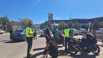 Menteşe'de motosiklet ve otomobil &ccedil;arpıştı: 1 yaralı