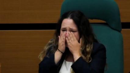 &Uuml;sk&uuml;dar'da nefes kesen se&ccedil;im: Se&ccedil;imi kaybeden CHP'li meclis &uuml;yesi h&uuml;ng&uuml;r g&uuml;ng&uuml;r ağladı