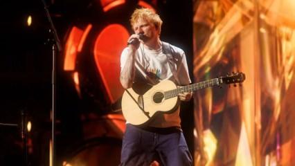 Ed Sheeran sahnede Filistin i&ccedil;in ağladı! D&uuml;nyaca &uuml;nl&uuml; yıldızdan sahnede İsrail'e tepki