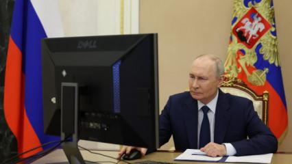 Kremlin'de online se&ccedil;im! Putin, oyunu uzaktan kullandı