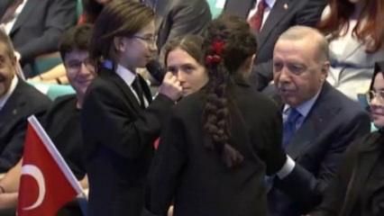 Cumhurbaşkanı Erdoğan, '&Ccedil;ayeli'nden &Ouml;teye' t&uuml;rk&uuml;s&uuml;n&uuml; s&ouml;yledi