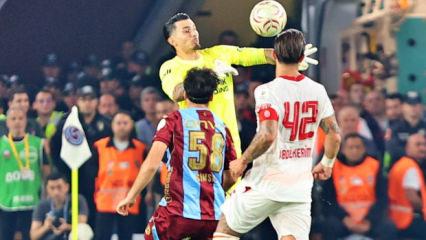Galatasaraylı yıldız &ouml;z&uuml;r diledi: Utan&ccedil; verici bir skor