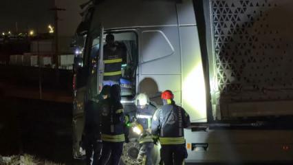 Kocaeli'de bariyerleri aşan TIR'ın s&uuml;r&uuml;c&uuml;s&uuml; kayıp