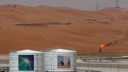 Son dakika... Suudi Arabistan'da petrol tesisi ve hava &uuml;ss&uuml; vuruldu