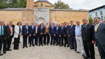 TBMM Başkanı Kurtulmuş Ahi Evran-ı Veli Camii ve T&uuml;rbesi&rsquo;ni ziyaret etti
