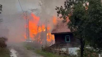 Kastamonu'da korkutan yangın! Alevler 11 evi sardı