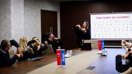 AJet'ten kabin &ccedil;alışanlarına işaret dili eğitimi