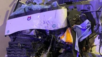Artvin'de t&uuml;nelde zincirleme kaza; 1 &ouml;l&uuml;, 2 yaralı