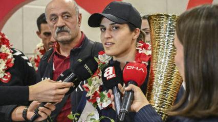 Avrupa'yı dize getirdiler! Şampiyon boks&ouml;rler yurda d&ouml;nd&uuml;