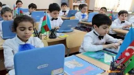 Azerbaycan'dan laiklik vurgulu okul kıyafeti d&uuml;zenlemesi