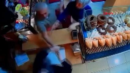 Bağcılar'da iş yeri sahibi işletmeci kadını &ccedil;ocuklarının yanında darbetti