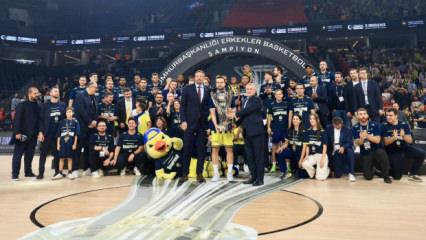 Bakan Bak'tan Fenerbah&ccedil;e'ye tebrik