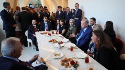 Cumhurbaşkanı Erdoğan&rsquo;dan New York&rsquo;ta T&uuml;rk pastanesine ziyaret