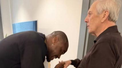 Emenike, Aziz Yıldırım'ı ziyaret etti ve elini &ouml;pt&uuml;