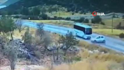 Gaziantep&rsquo;teki 7 kişinin &ouml;ld&uuml;ğ&uuml; feci kaza anı kameralara yansıdı