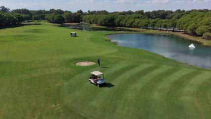 Golf oynamak i&ccedil;in Avrupa ve İngiltere&rsquo;den geliyorlar: Antalya&rsquo;da hareketlilik artıyor