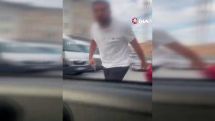 Ankara'da maganda dehşeti: "Silahlar nerede?" deyip korna &ccedil;alan s&uuml;r&uuml;c&uuml;y&uuml; tehdit etti!