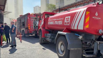 K&uuml;&ccedil;&uuml;k&ccedil;ekmece&rsquo;de elektrikli otomobil alev alev yandı! Bina tahliye edildi