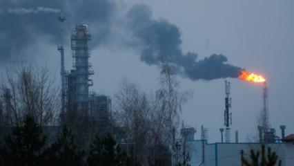 Rusya'da bir petrol rafinerisi faaliyetlerini durdurdu