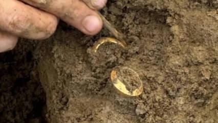 Tarlada bulundu, 2 bin yıllık tarih ortaya &ccedil;ıktı! Altın y&uuml;z&uuml;klerin sırrı herkesi şaşırttı