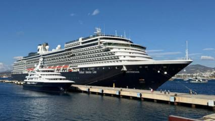 ABD&rsquo;li turistler Bodrum&rsquo;a akın etti: Dev gemiden y&uuml;zlerce turist indi