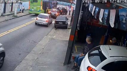 Freni patlayan otob&uuml;s dehşet sa&ccedil;tı!