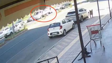 A&ccedil;ılan kapıya &ccedil;arpıp yola savrulan motosikletli, kamyonetin altında can verdi