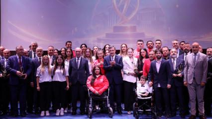 Cevdet Yılmaz'dan milli sporculara b&uuml;y&uuml;k &ouml;vg&uuml;! 'Sizler ger&ccedil;ek kahramanlarsınız'