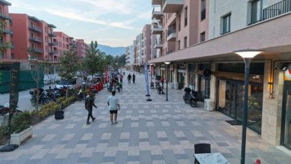 Depremlerde yıkımın yaşandığı Atat&uuml;rk Caddesi yeniden hareketlendi