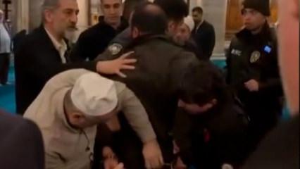 S&ouml;z&uuml;n bittiği yer: Ey&uuml;psultan Camii'nde silahlı kavga! Havaya ateş a&ccedil;tı