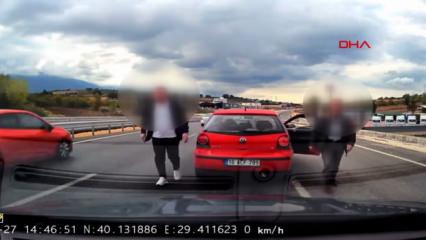  Otomobilin &ouml;n&uuml;n&uuml; kesen magandaları polis affetmedi rekor ceza kesildi