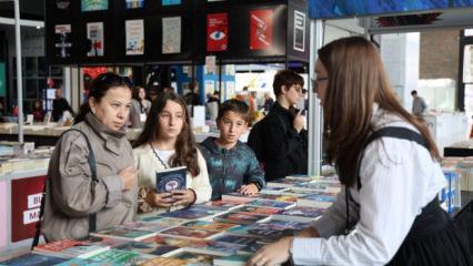 Kocaeli Kitap Fuarı kapılarını a&ccedil;tı: İlk g&uuml;nde salonlar doldu taştı