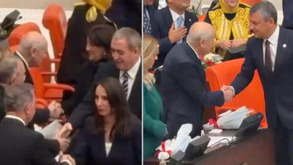 Meclis'te dikkat &ccedil;eken temas: Bah&ccedil;eli, &Ouml;zel ve DEM Parti heyetiyle tokalaştı